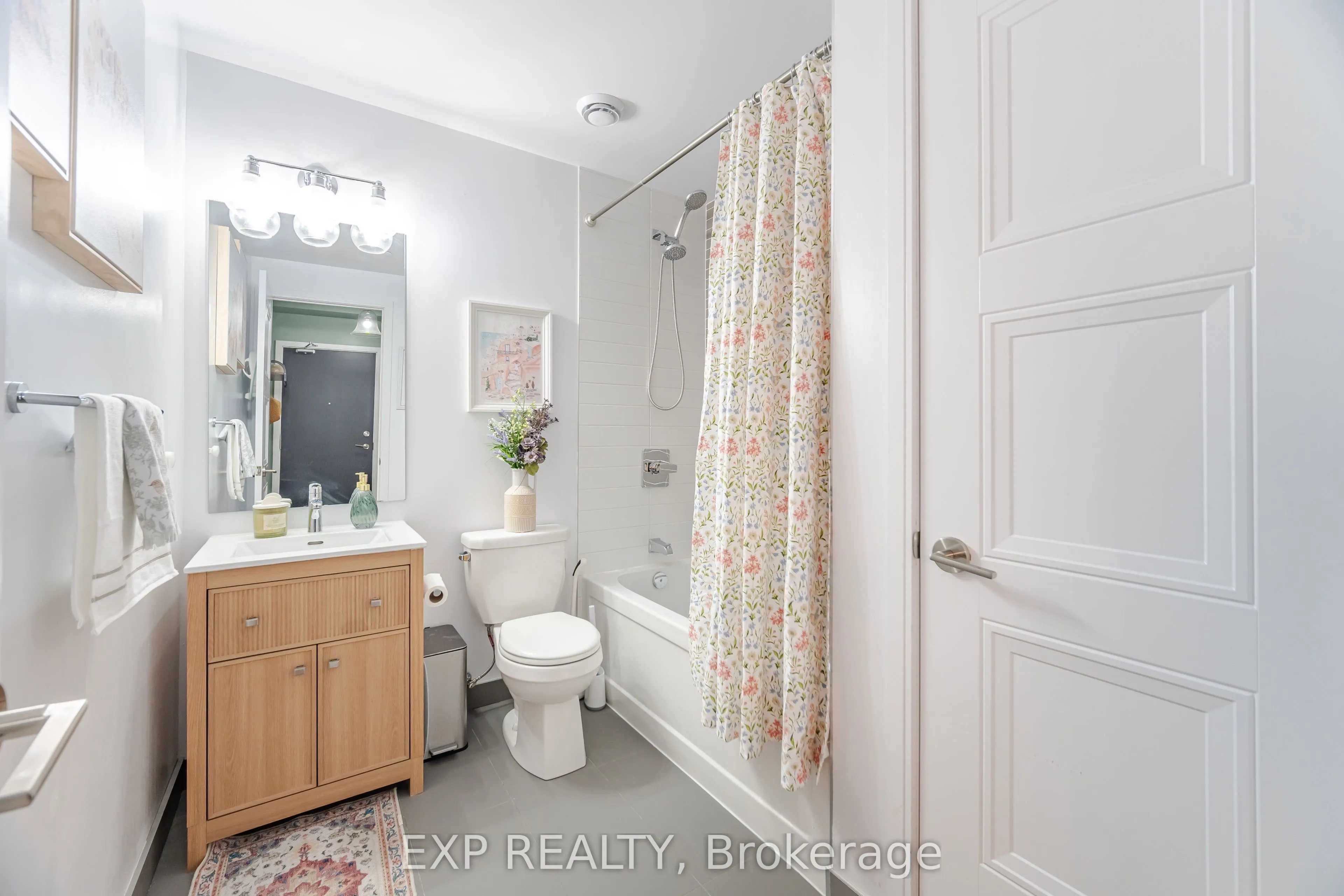 25 Neighbourhood Lane, #812