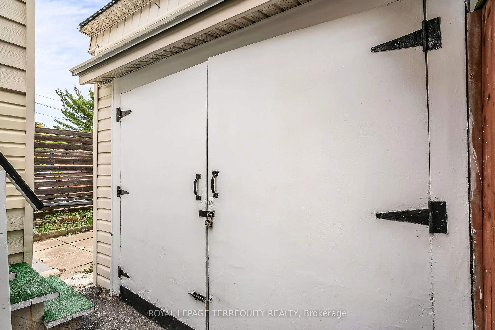 59 Abbott Avenue