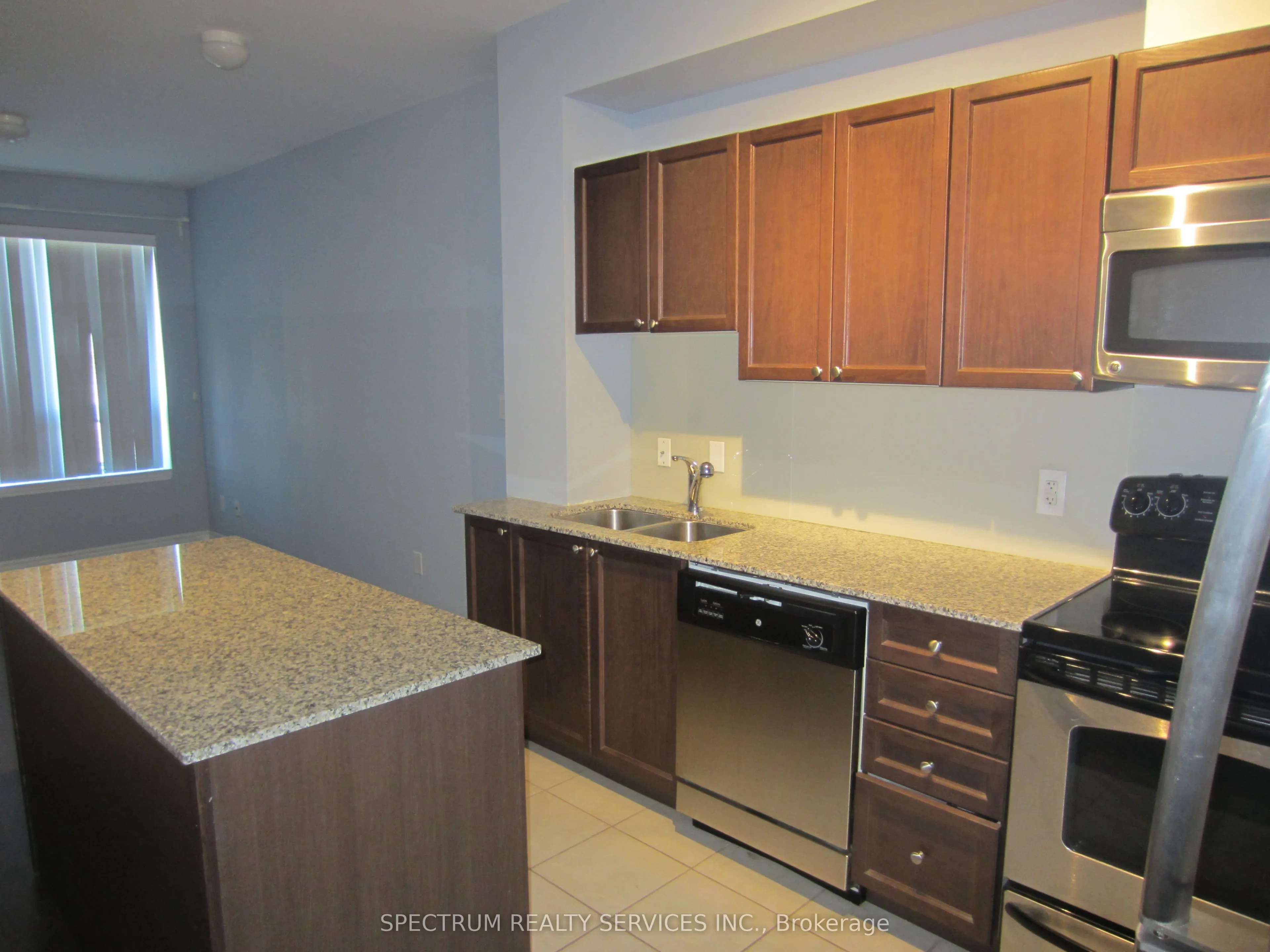 3865 Lake Shore Boulevard, #319