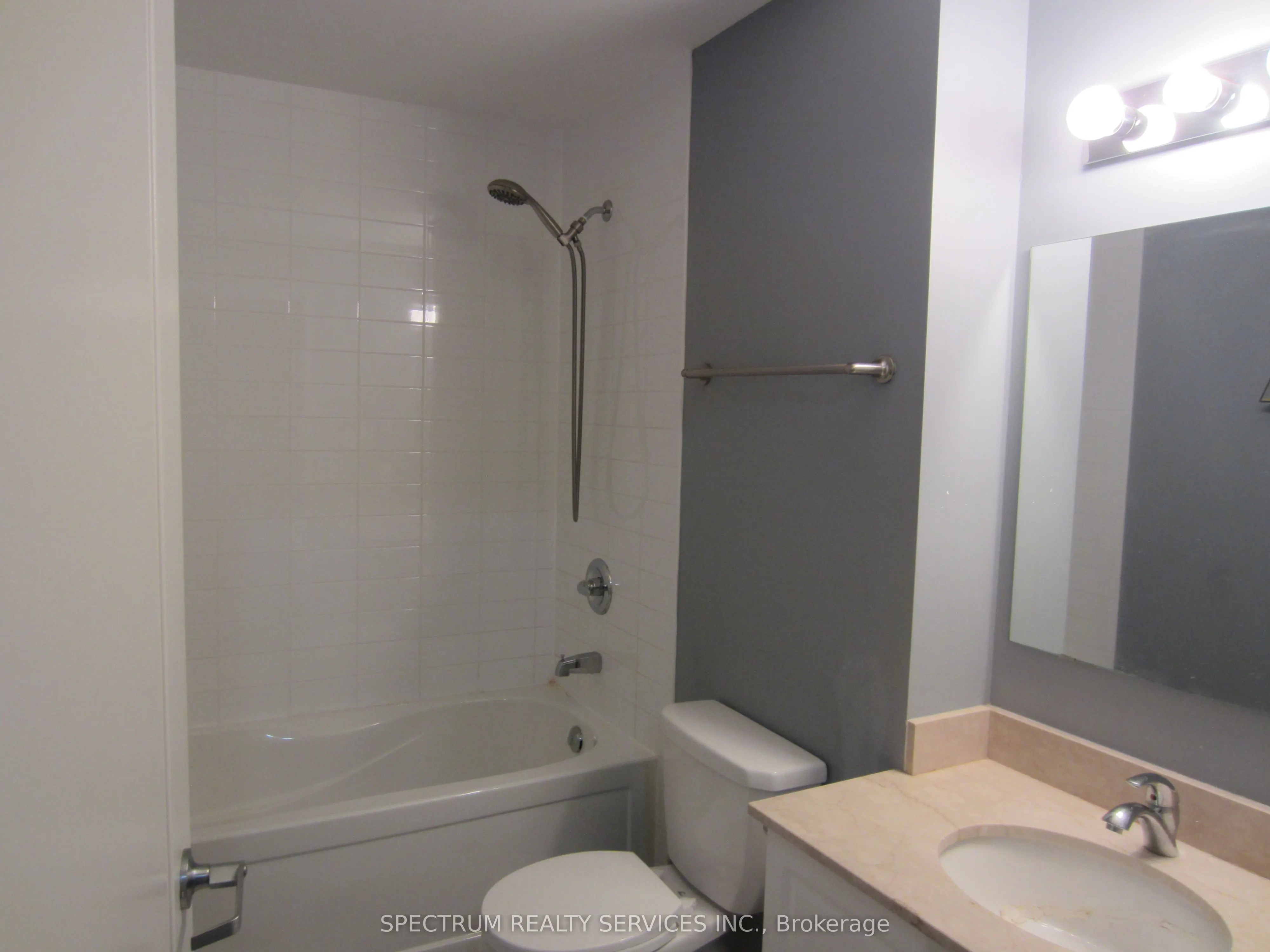 3865 Lake Shore Boulevard, #319