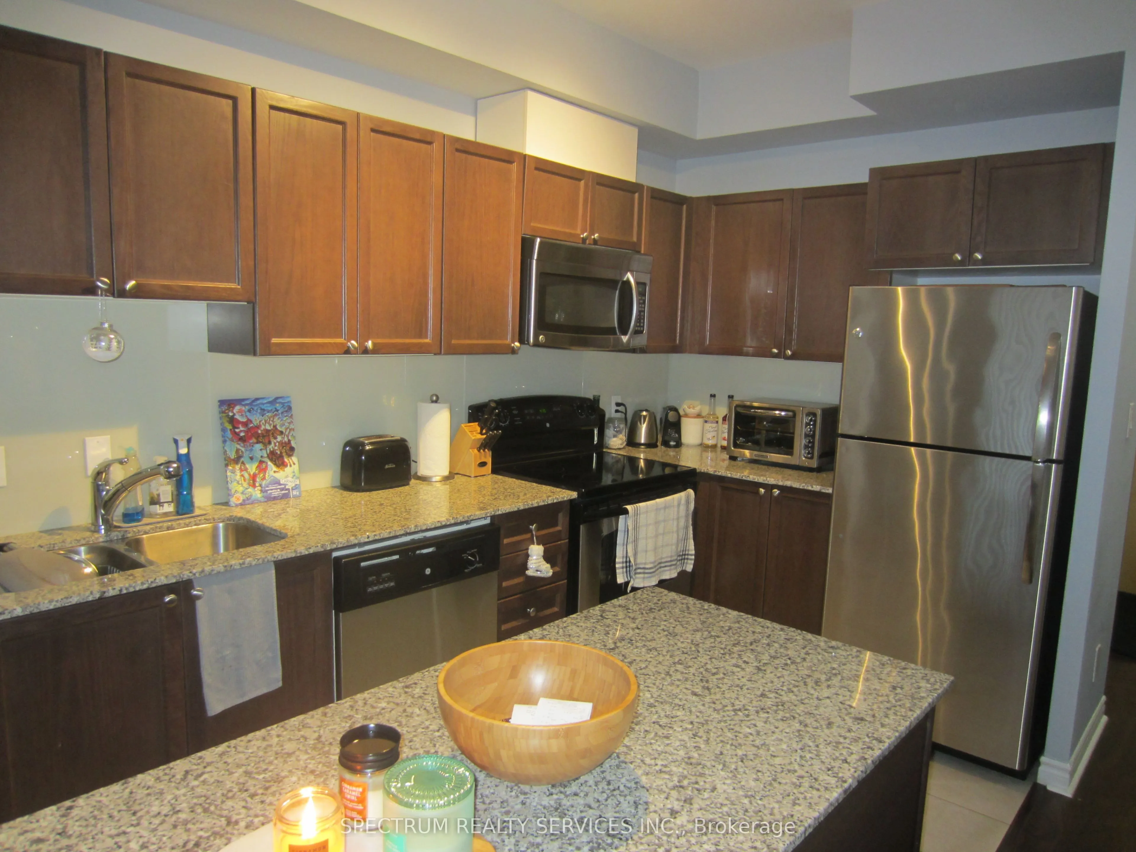 3865 Lake Shore Boulevard, #319