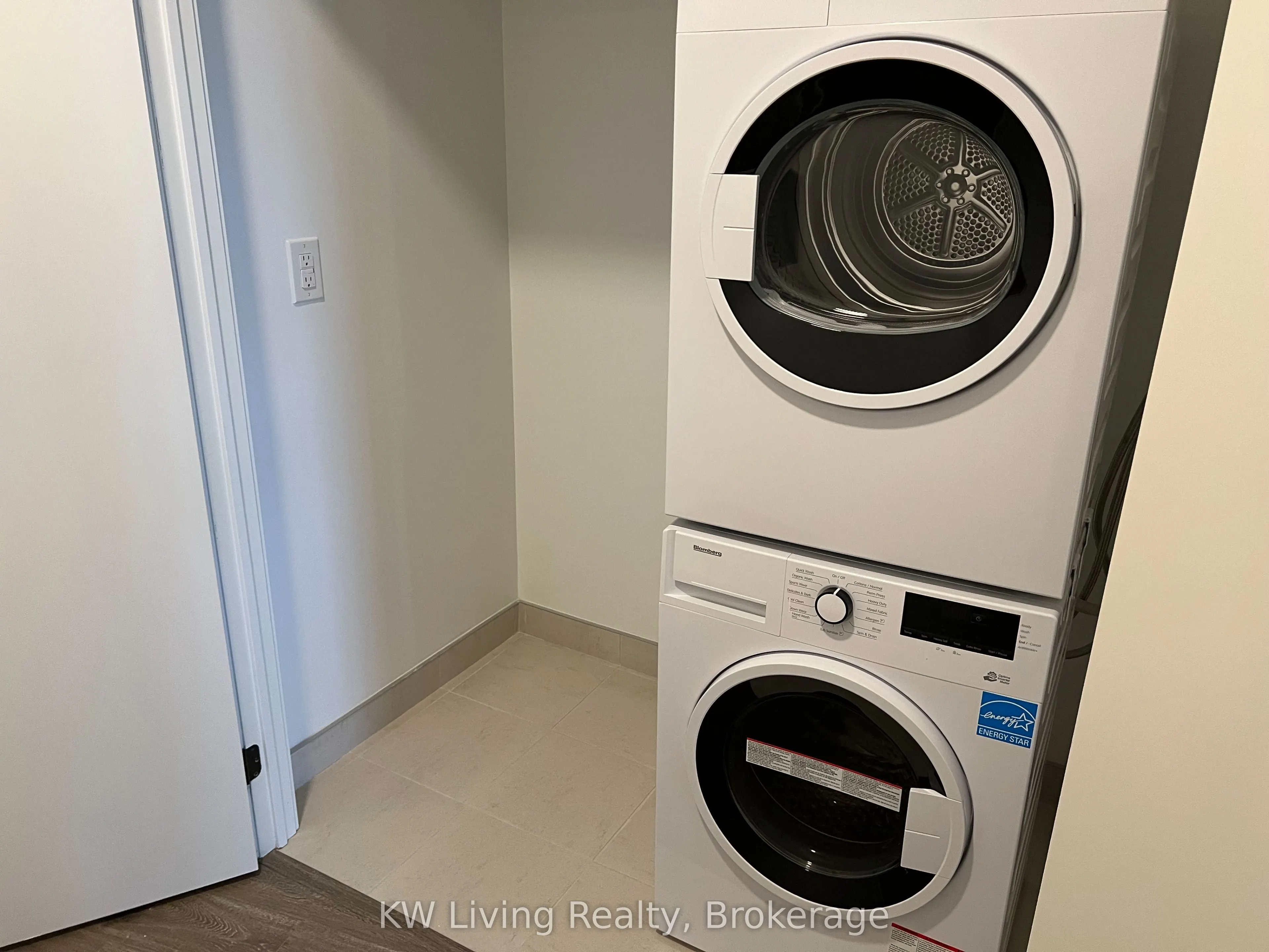 2495 Eglinton Avenue W, #1213