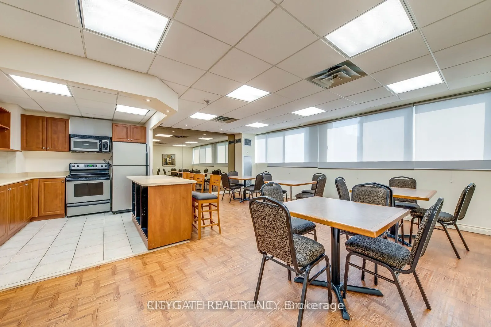 3700 Kaneff Crescent, #1412