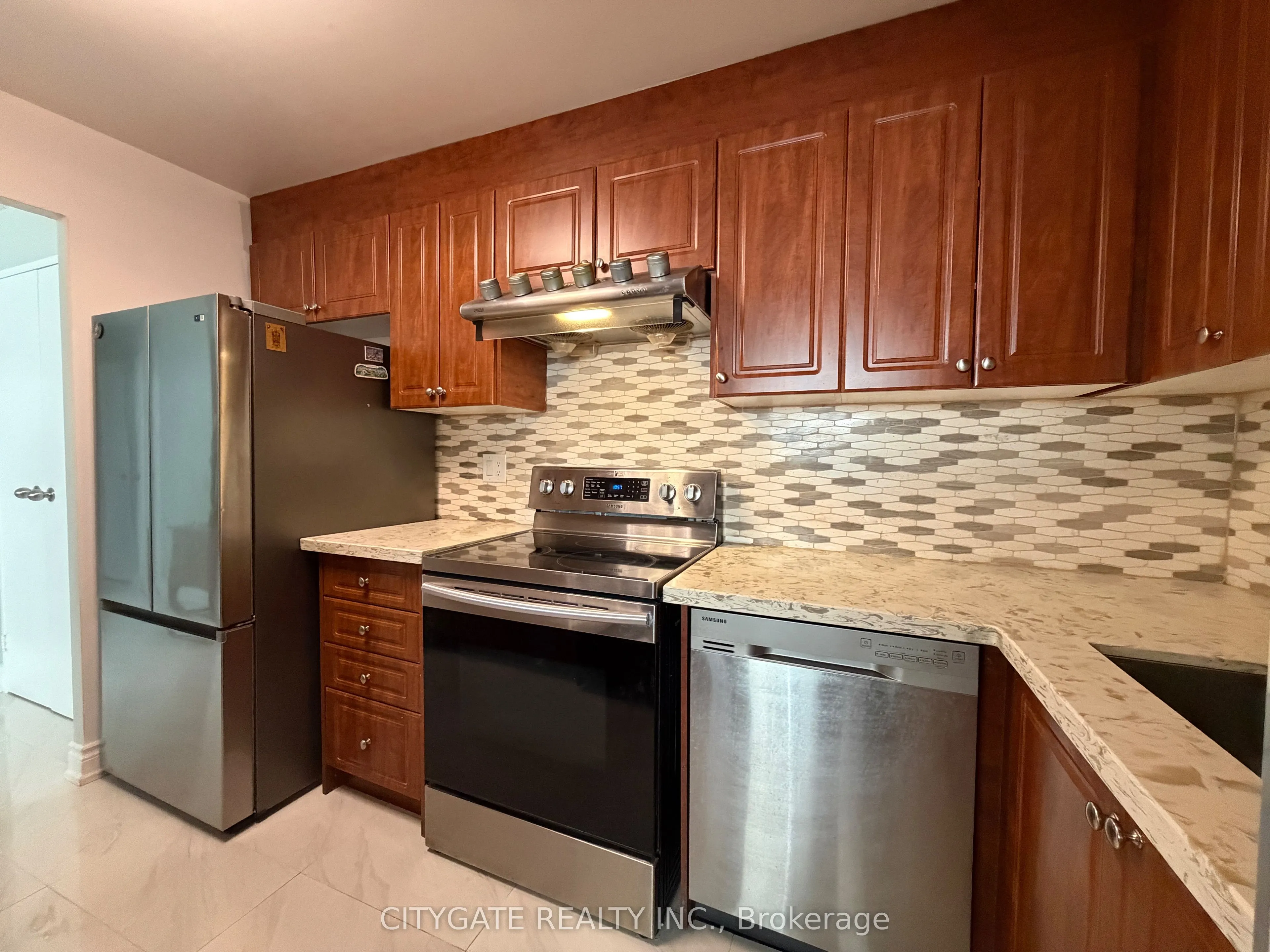 3700 Kaneff Crescent, #1412