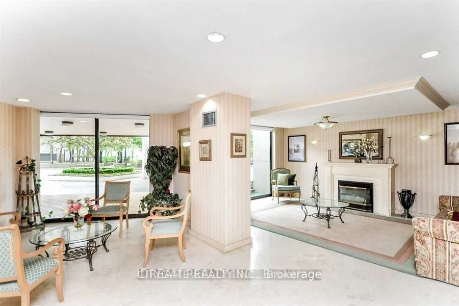 3700 Kaneff Crescent, #1412