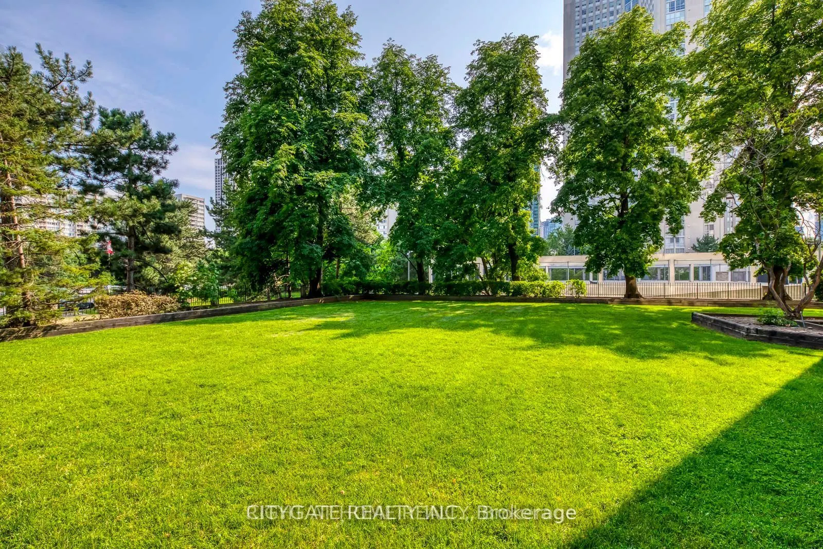 3700 Kaneff Crescent, #1412