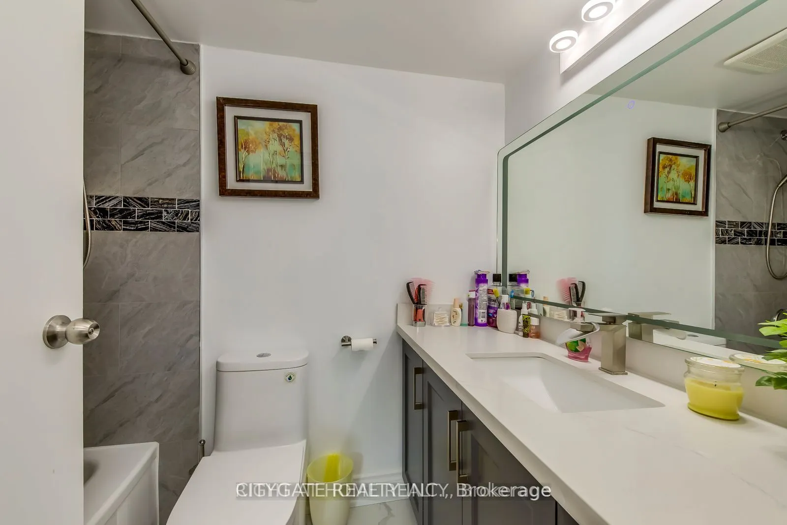 3700 Kaneff Crescent, #1412