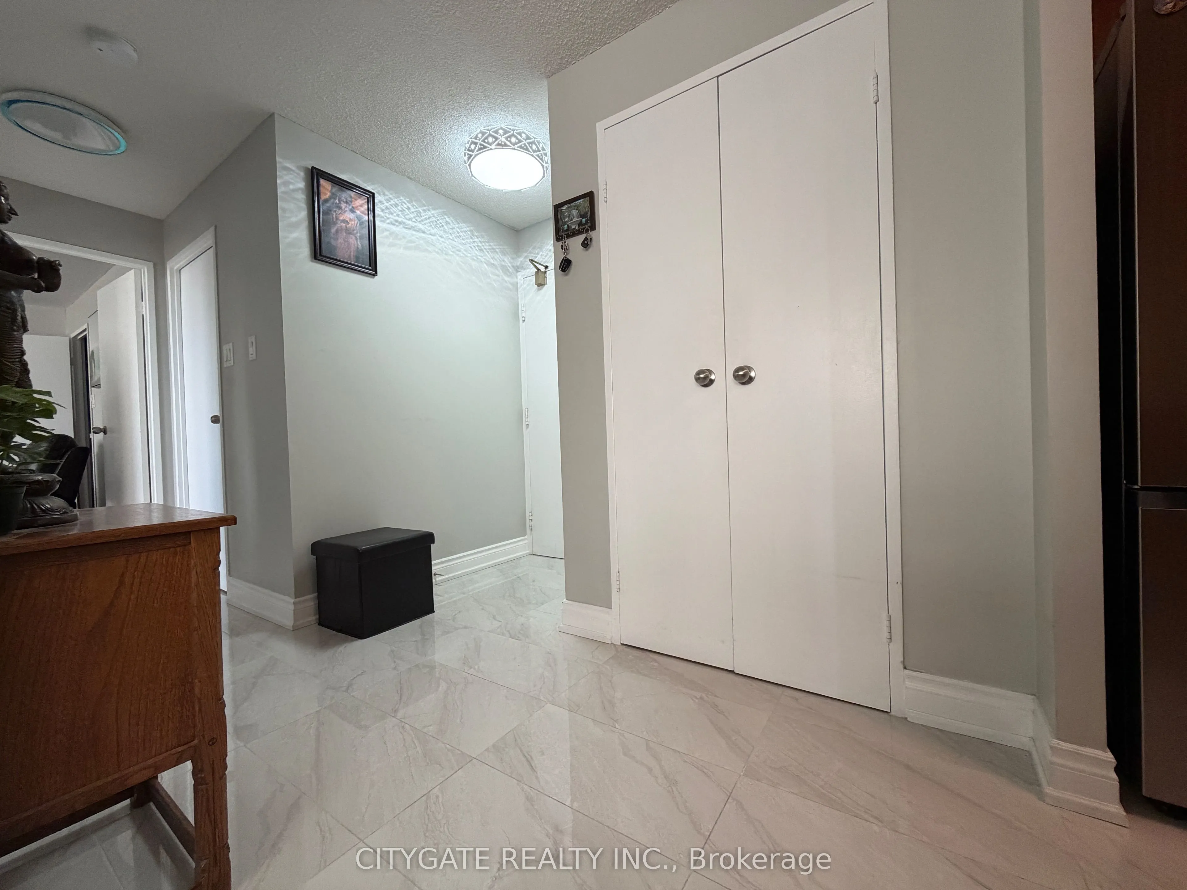 3700 Kaneff Crescent, #1412