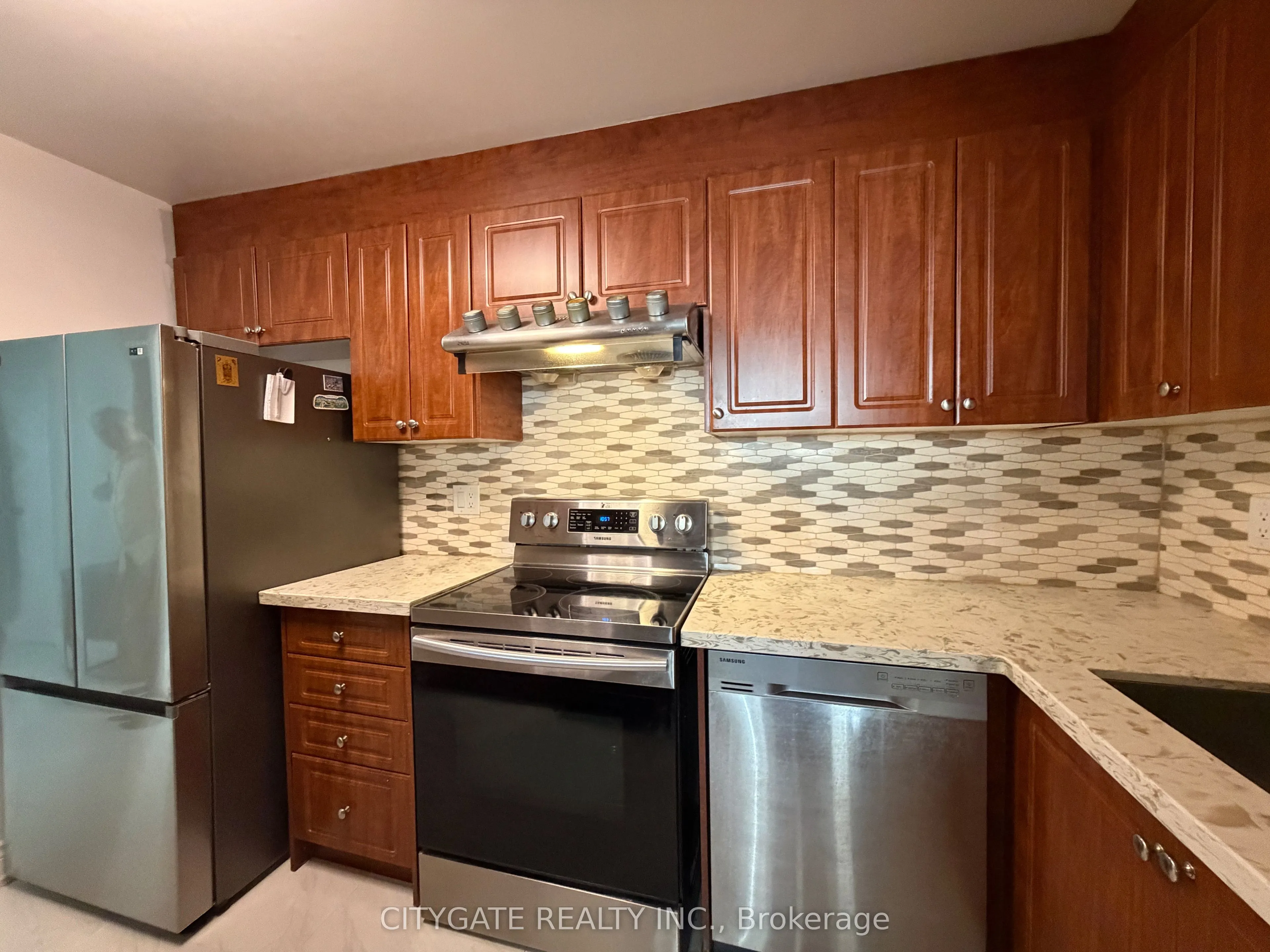 3700 Kaneff Crescent, #1412