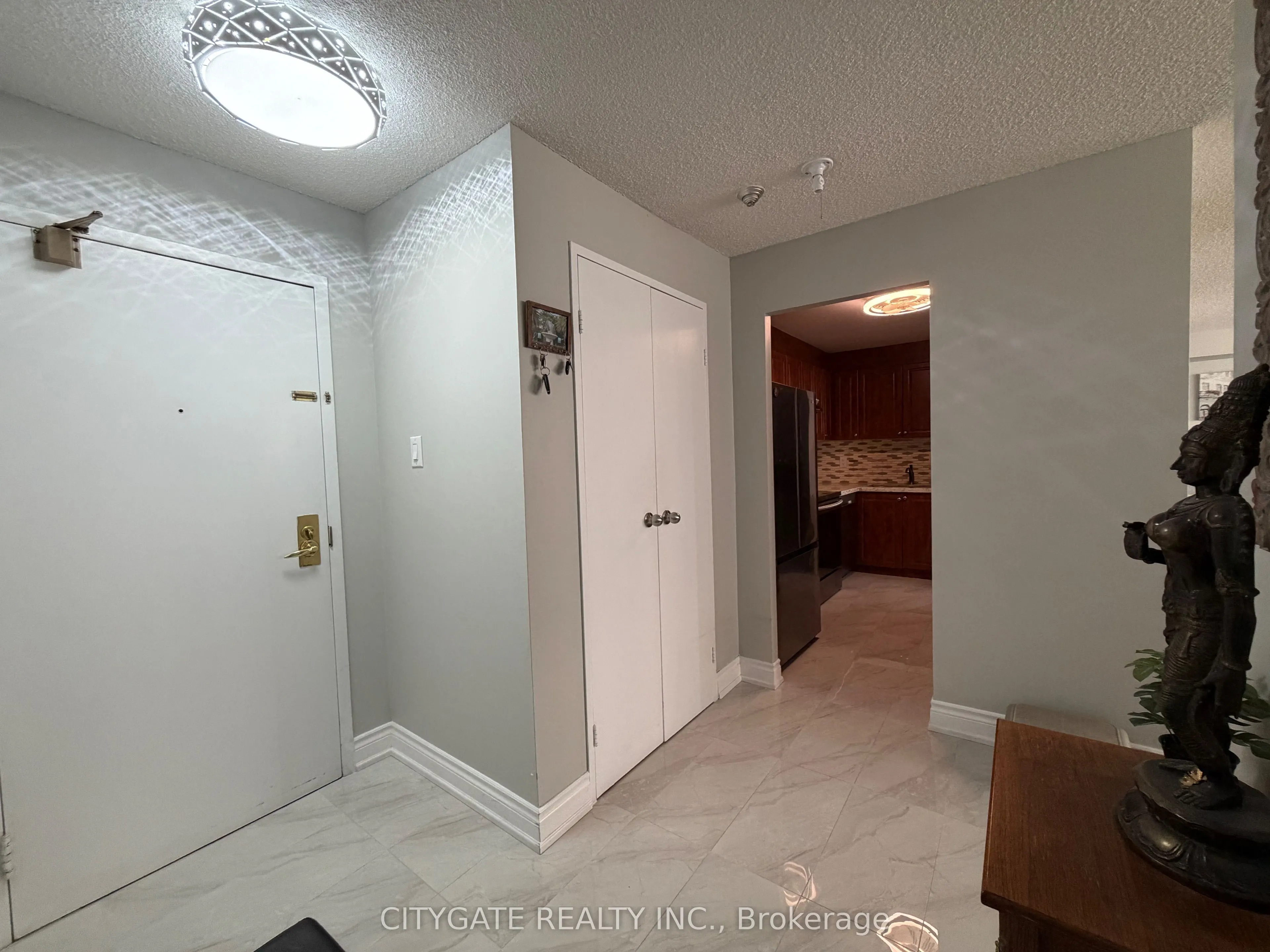 3700 Kaneff Crescent, #1412