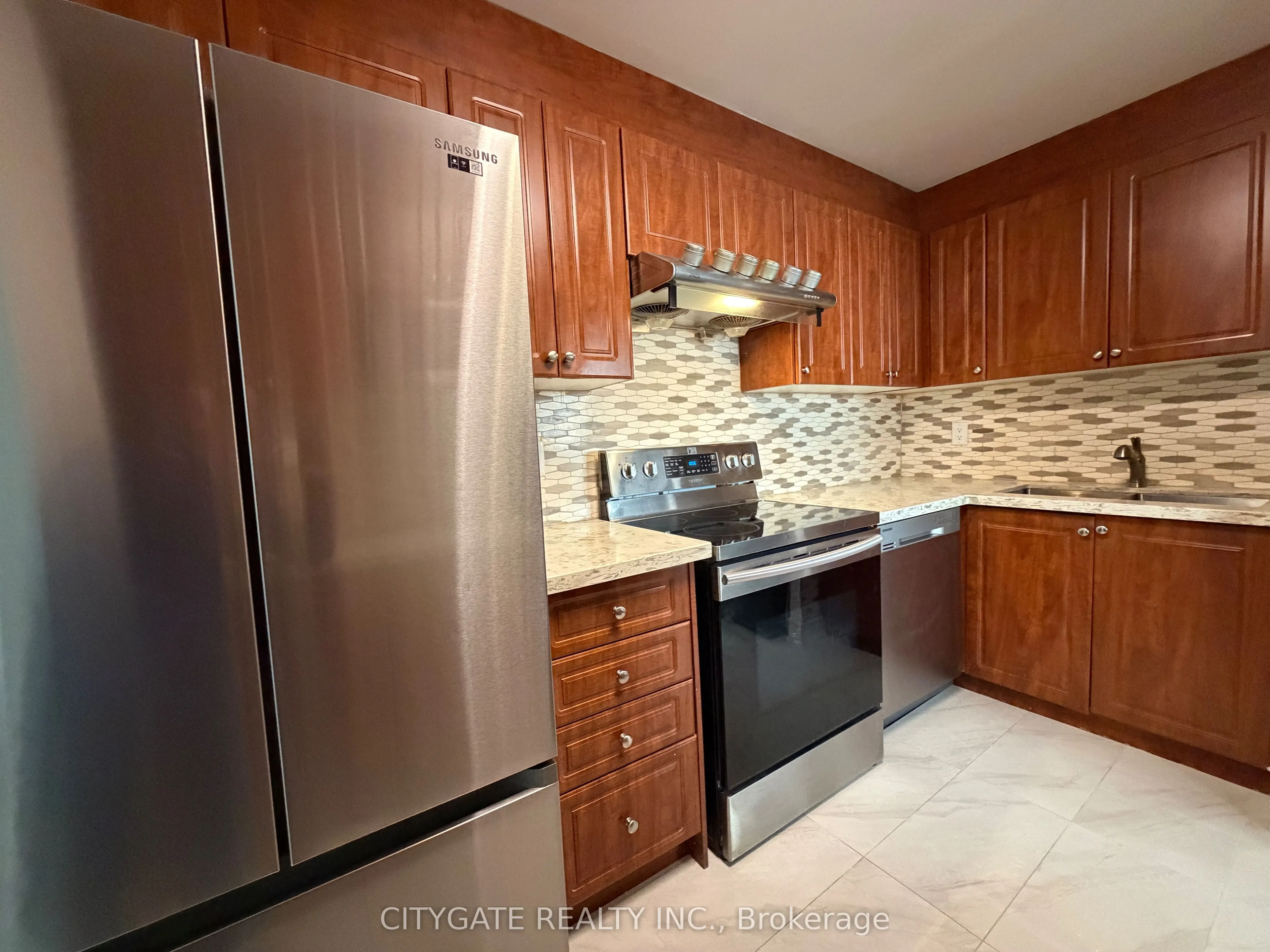 3700 Kaneff Crescent, #1412