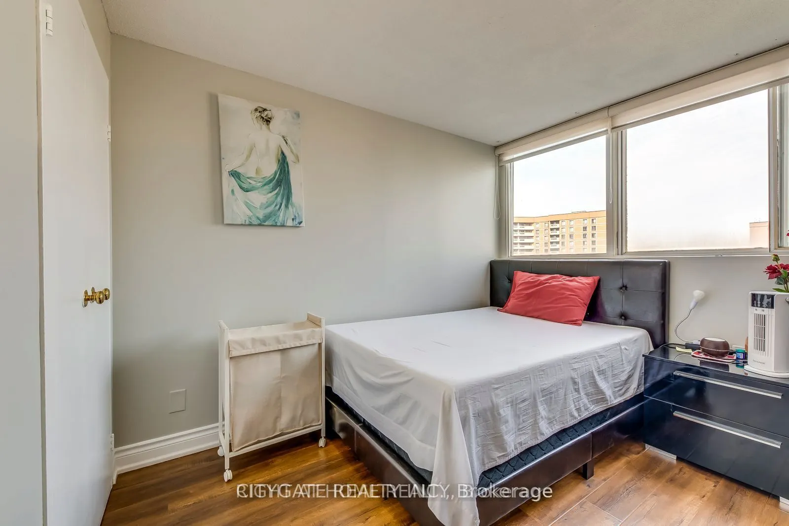 3700 Kaneff Crescent, #1412