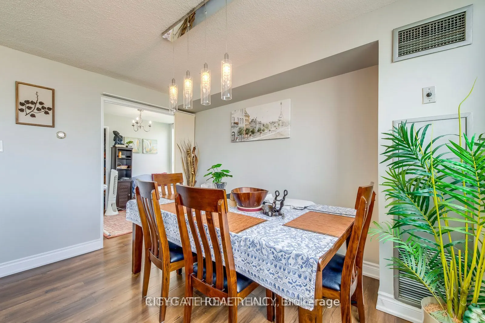 3700 Kaneff Crescent, #1412