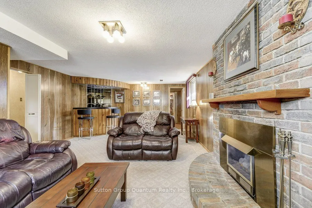 1249 Richards Crescent