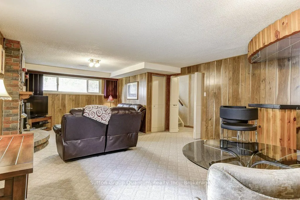 1249 Richards Crescent