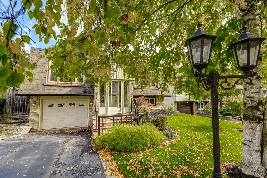 1249 Richards Crescent