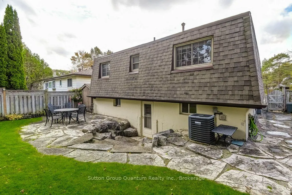 1249 Richards Crescent