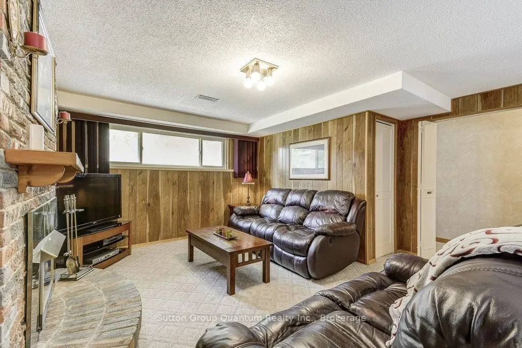 1249 Richards Crescent