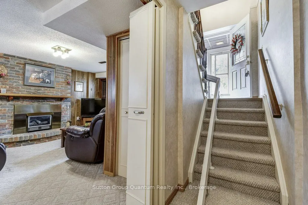 1249 Richards Crescent