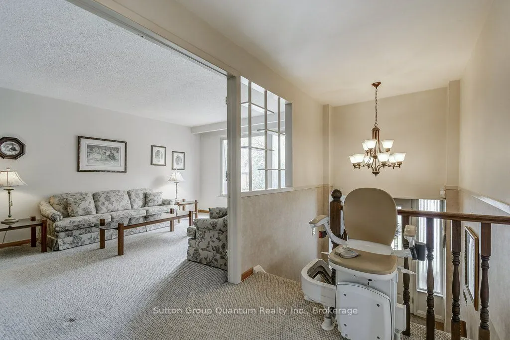 1249 Richards Crescent