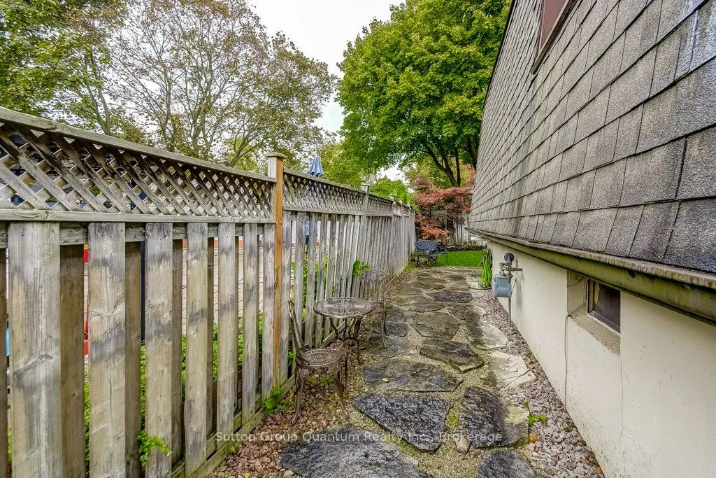 1249 Richards Crescent