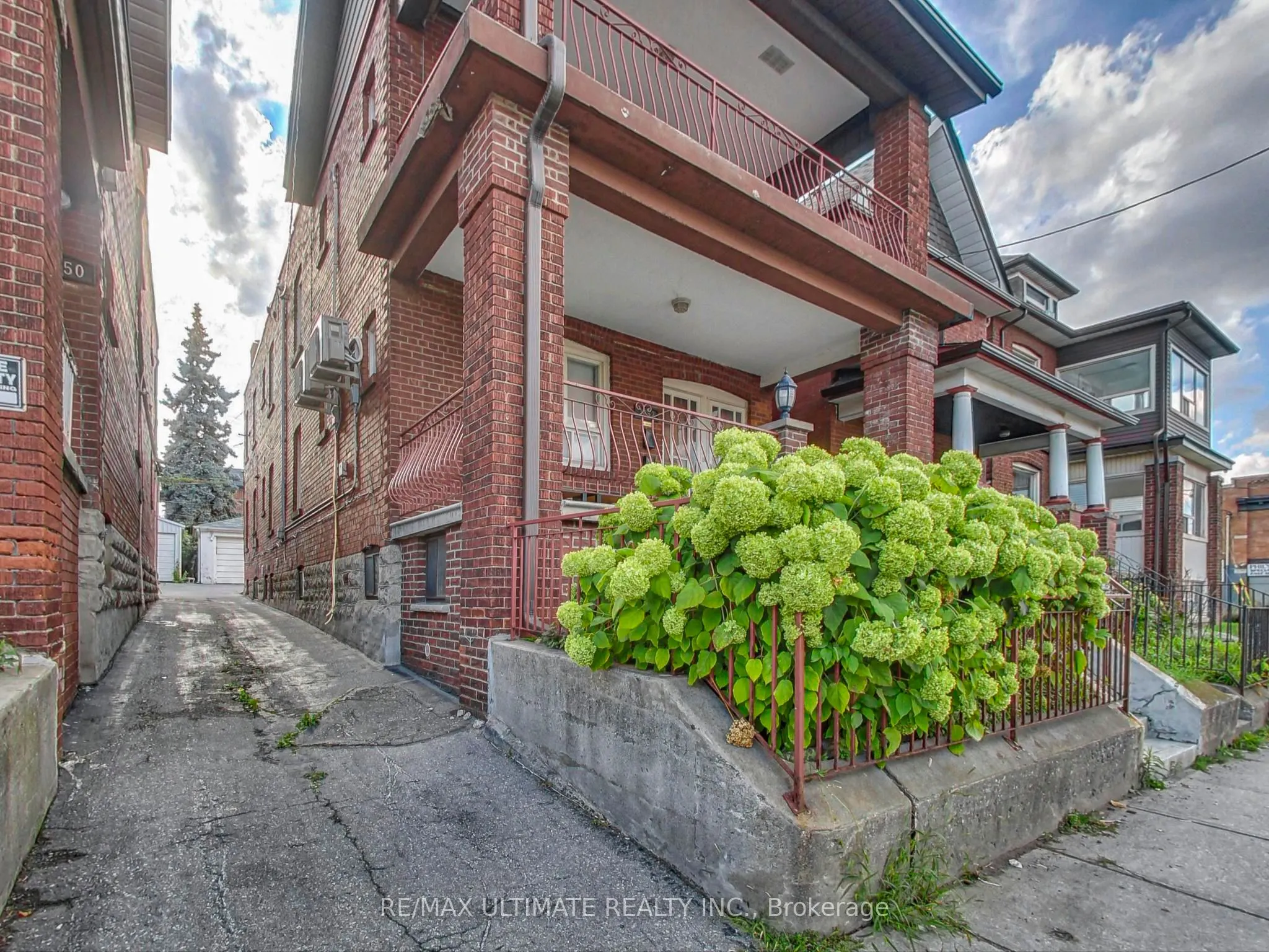 1654 Dufferin Street