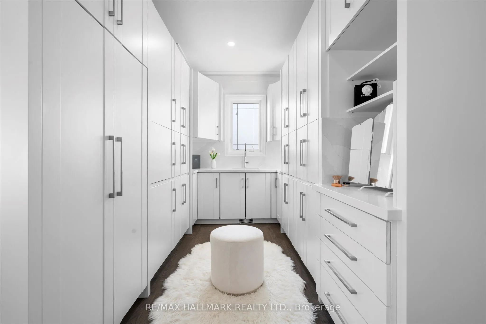 27 Antonio Court, #1B