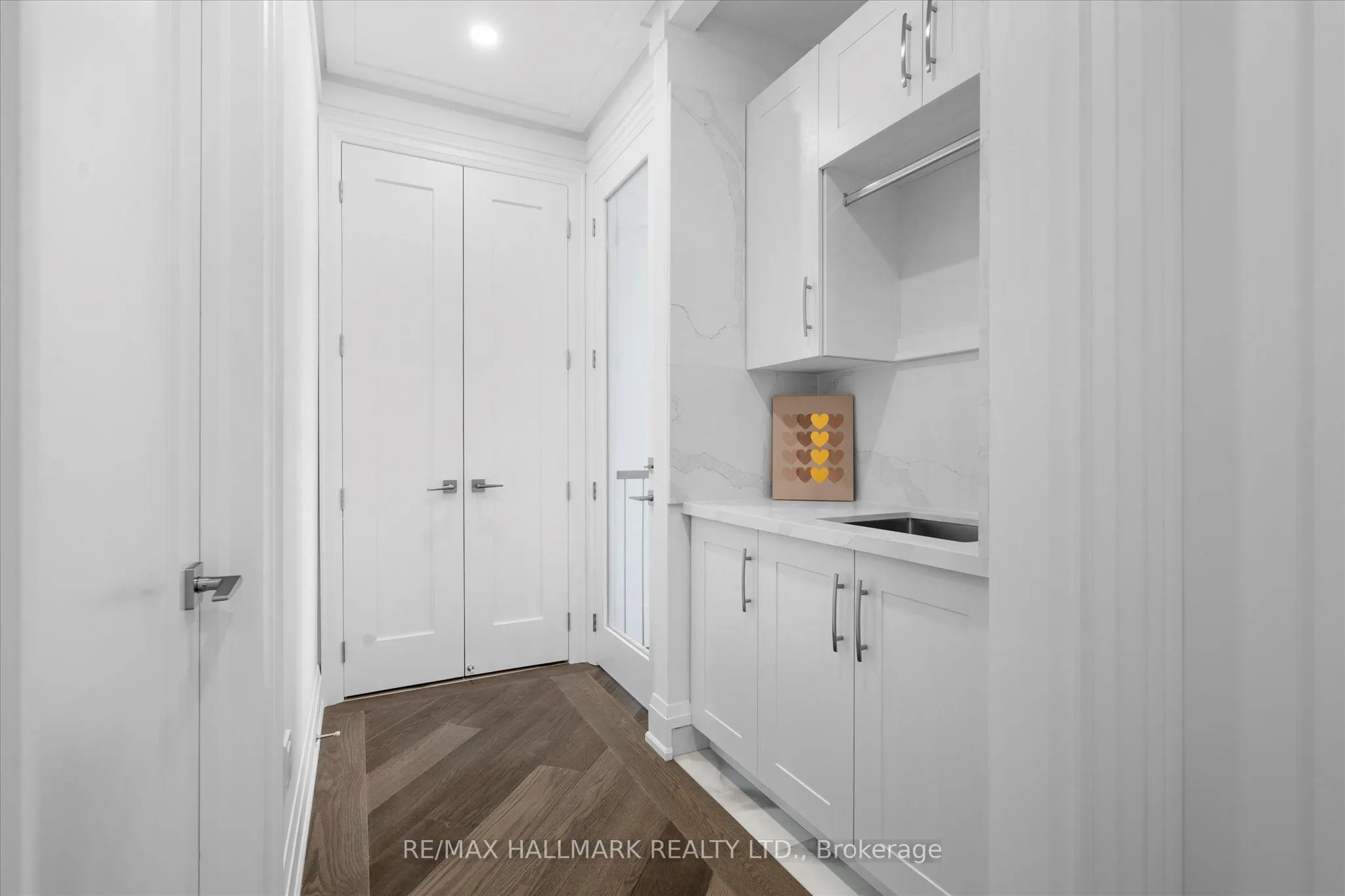 27 Antonio Court, #1B