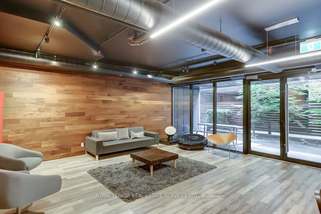 383 Sorauren Avenue, #373
