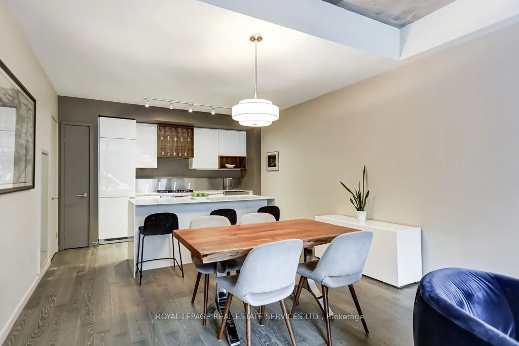 383 Sorauren Avenue, #373