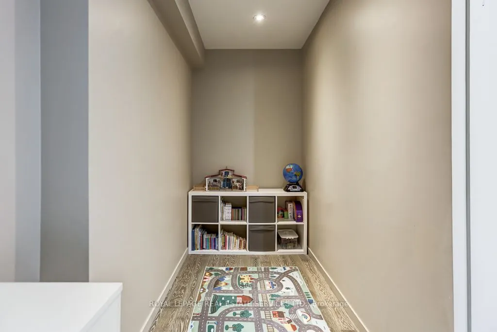 383 Sorauren Avenue, #373