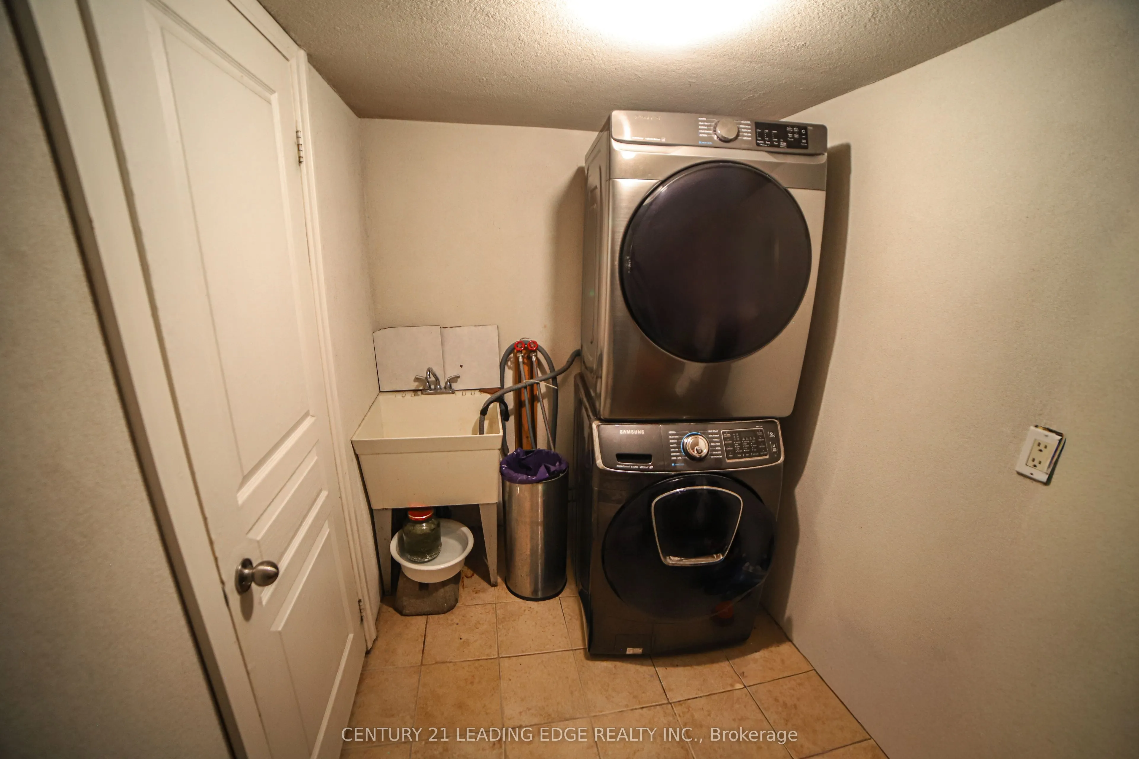 11 Chestnut Hills Crescent