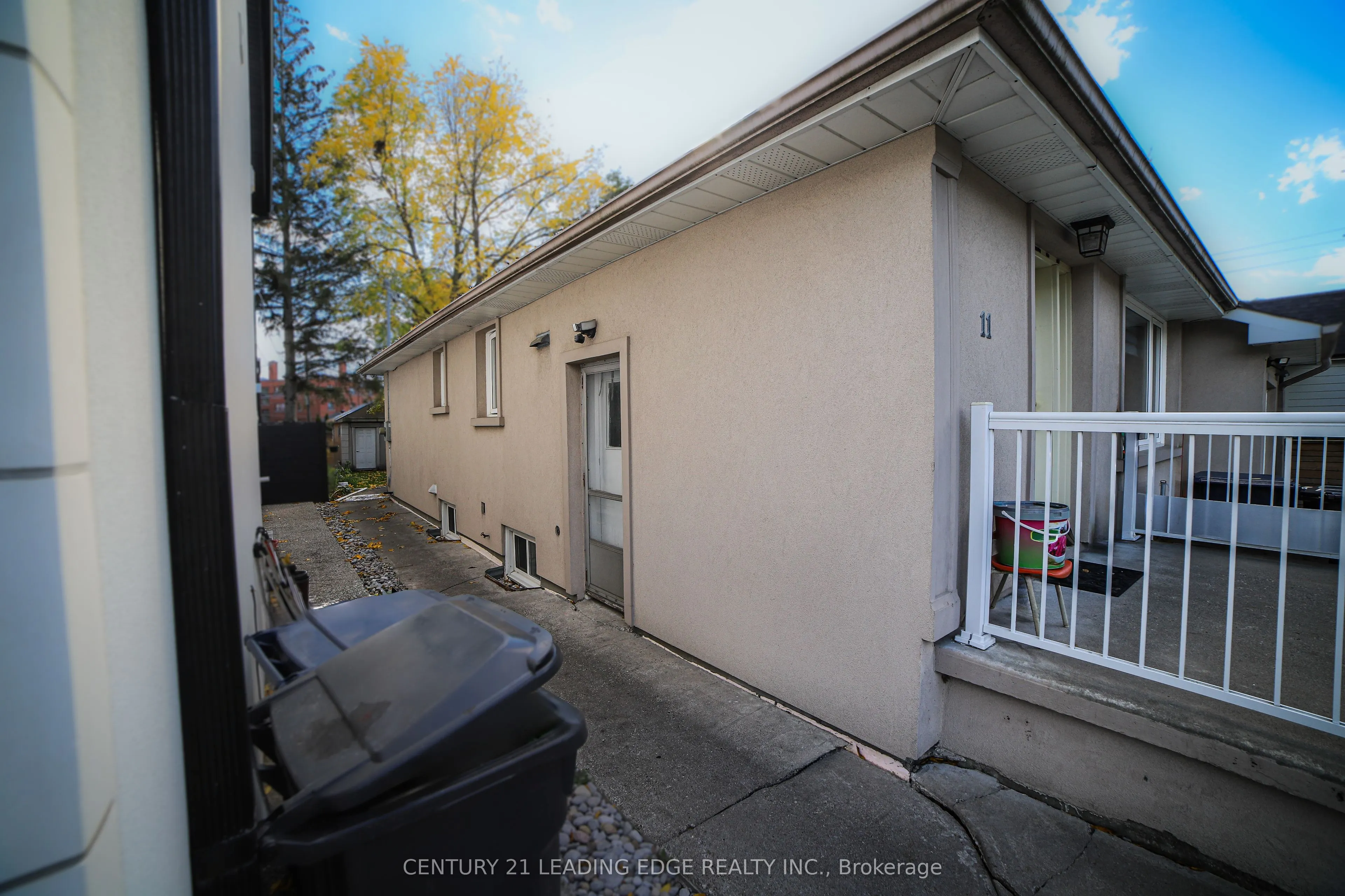 11 Chestnut Hills Crescent