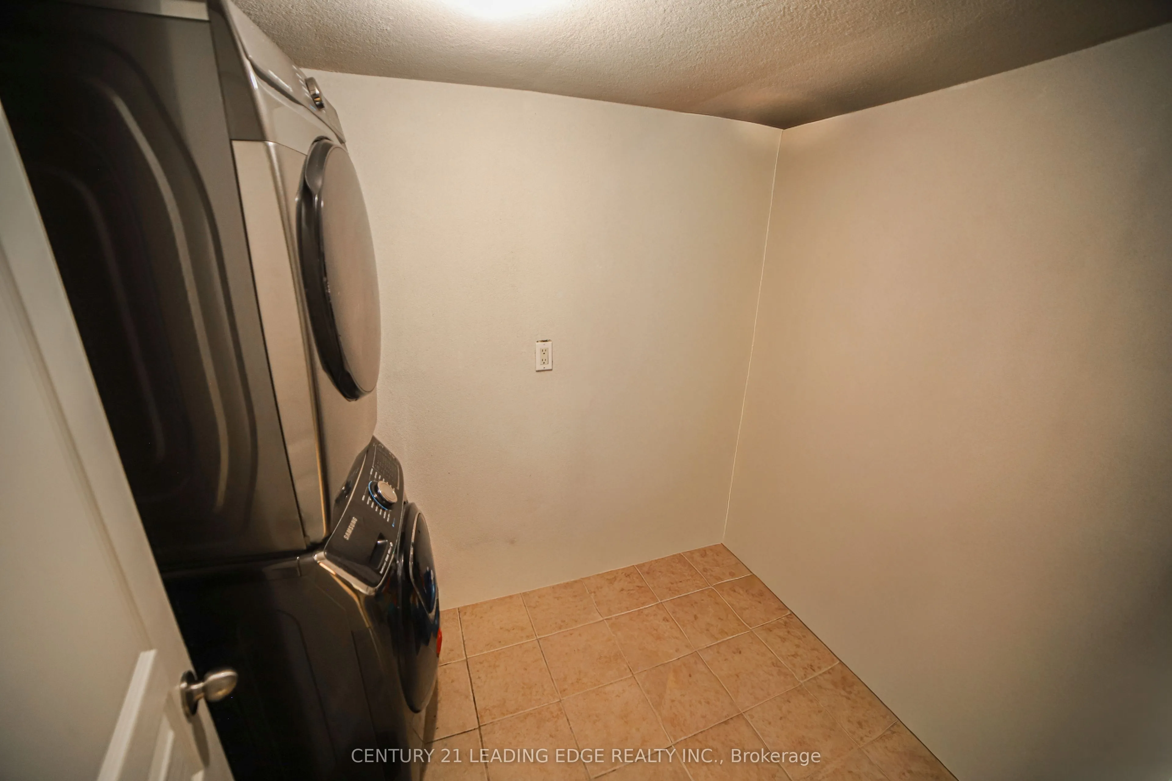 11 Chestnut Hills Crescent