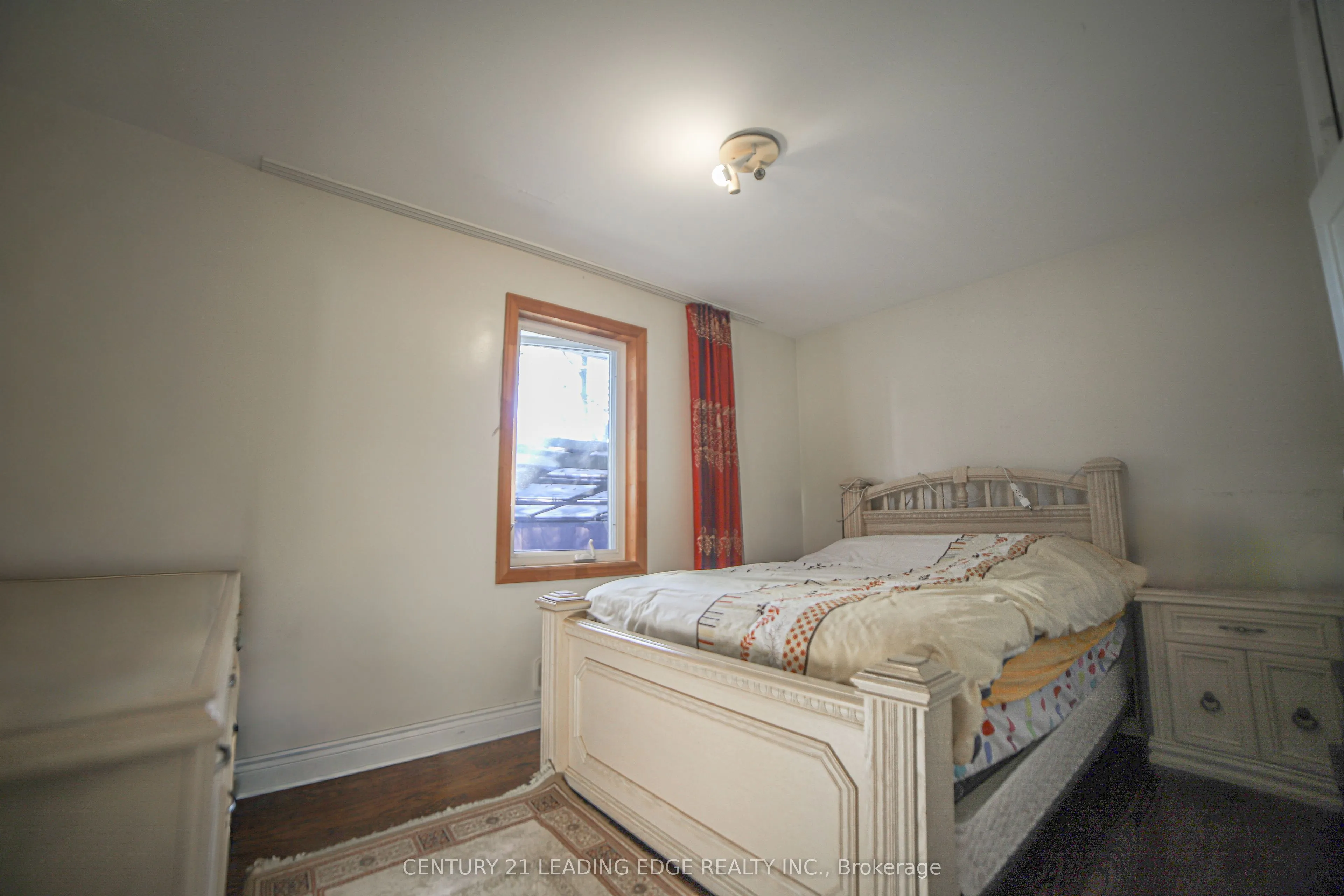 11 Chestnut Hills Crescent