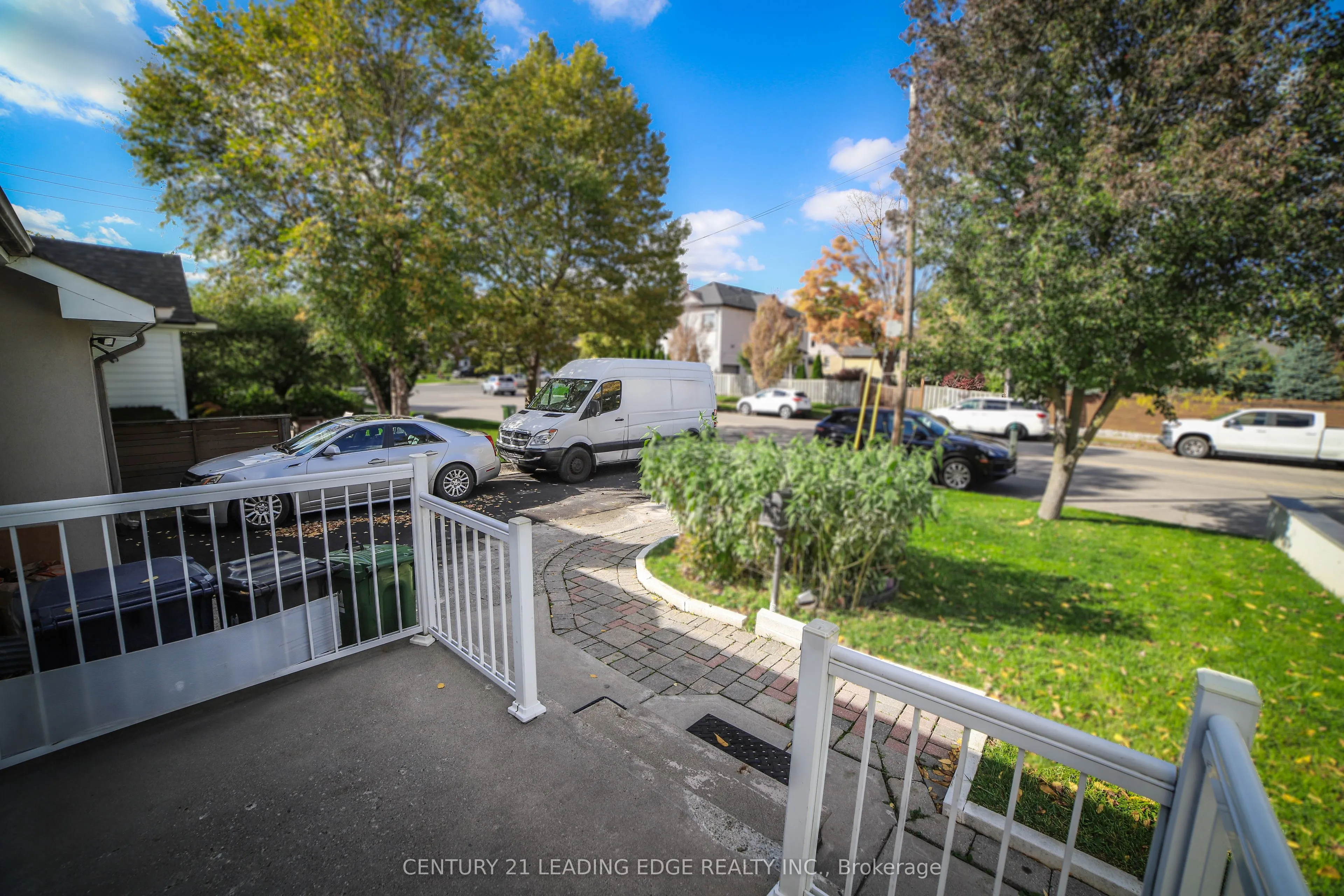 11 Chestnut Hills Crescent