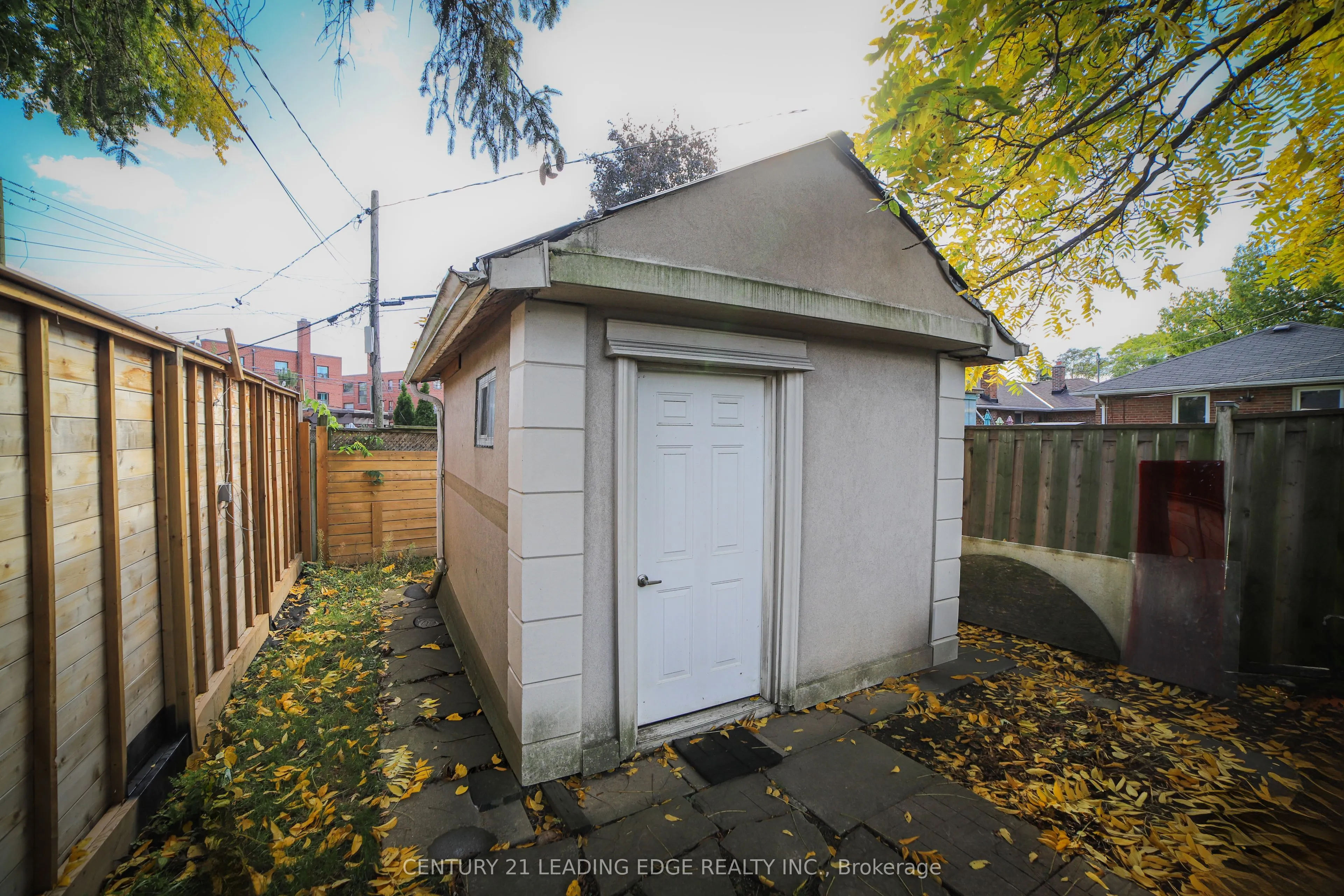 11 Chestnut Hills Crescent