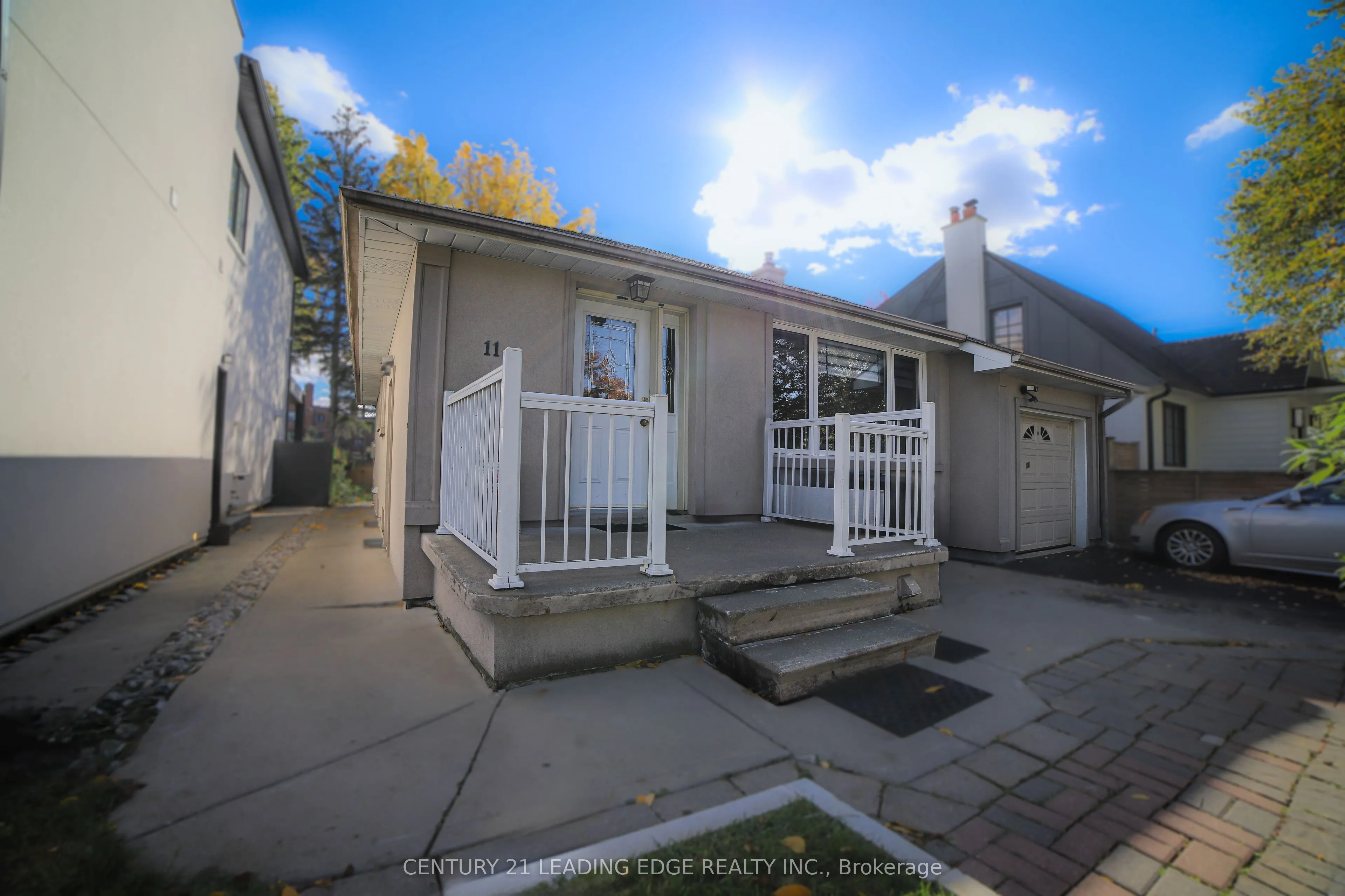 11 Chestnut Hills Crescent