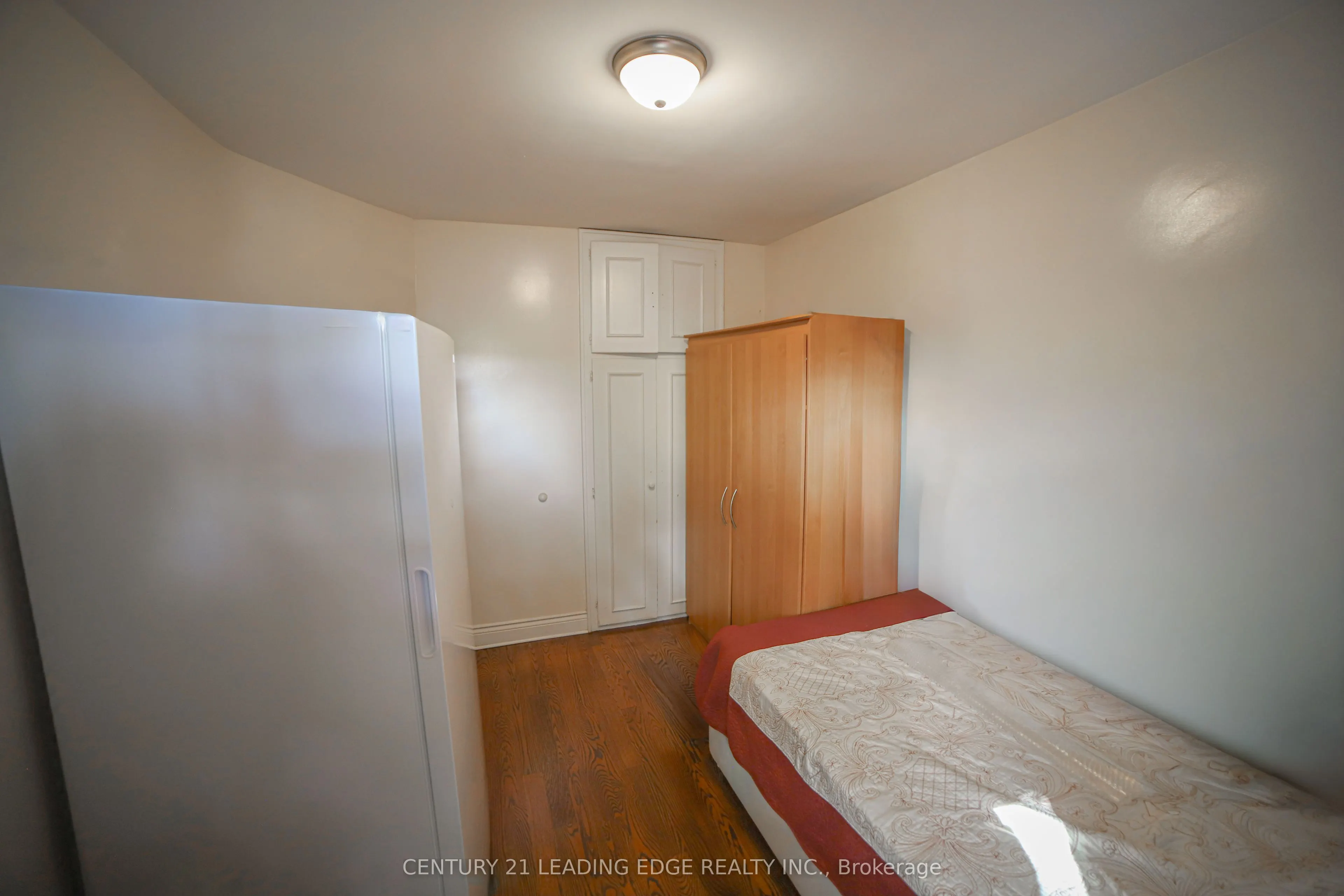 11 Chestnut Hills Crescent