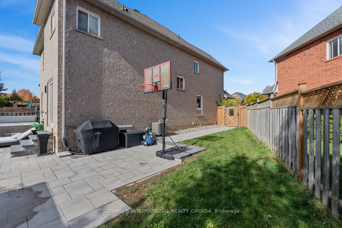 2182 Meadowglen Drive