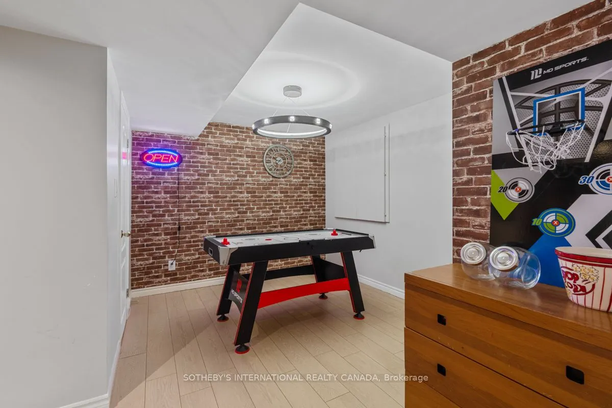 2182 Meadowglen Drive