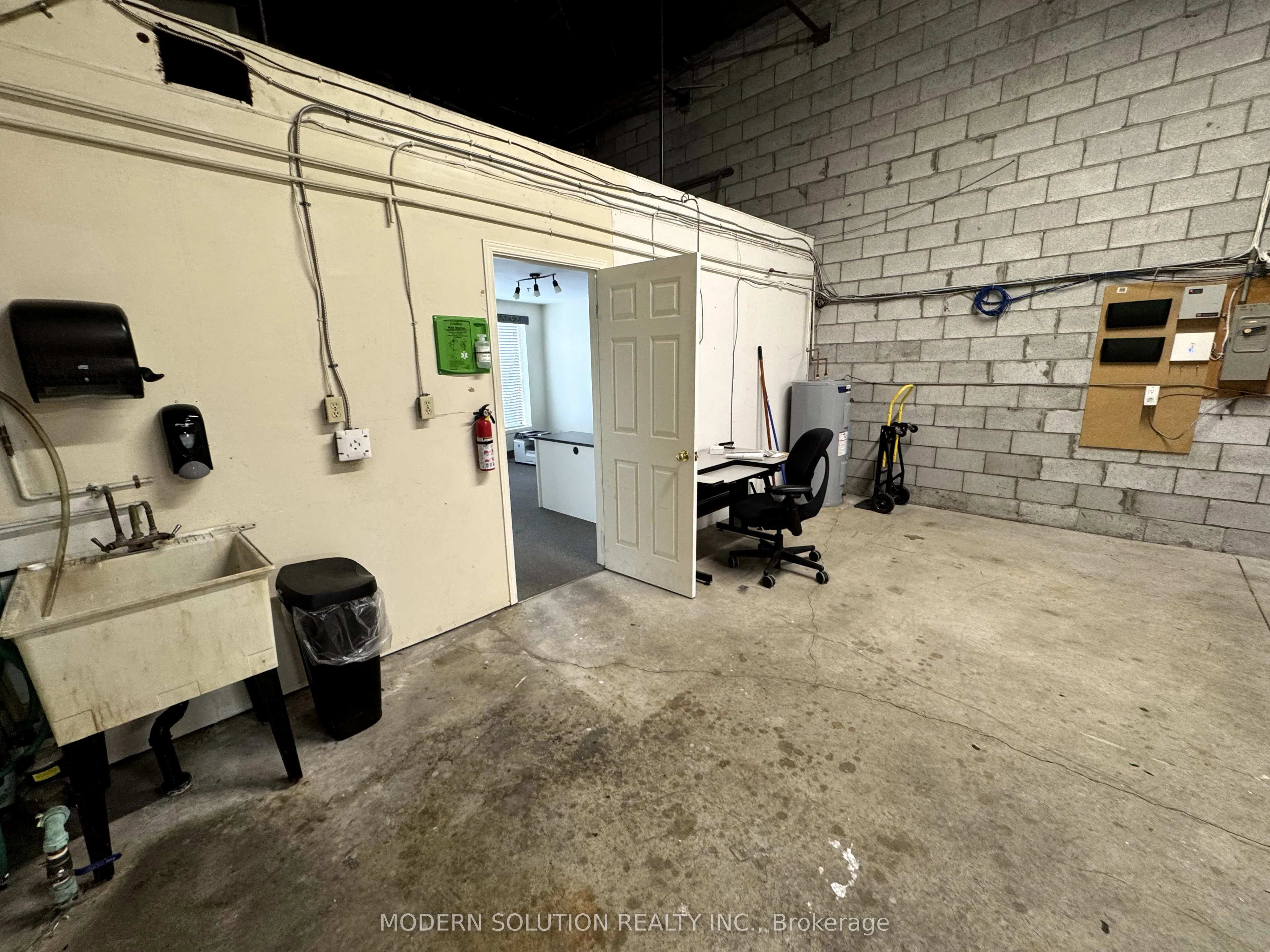405 Industrial Drive, #20