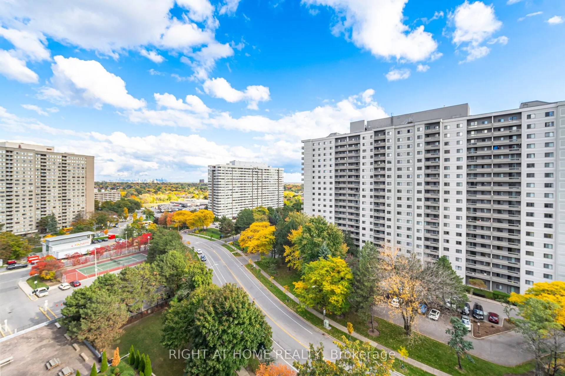 3590 Kaneff Crescent, #1209