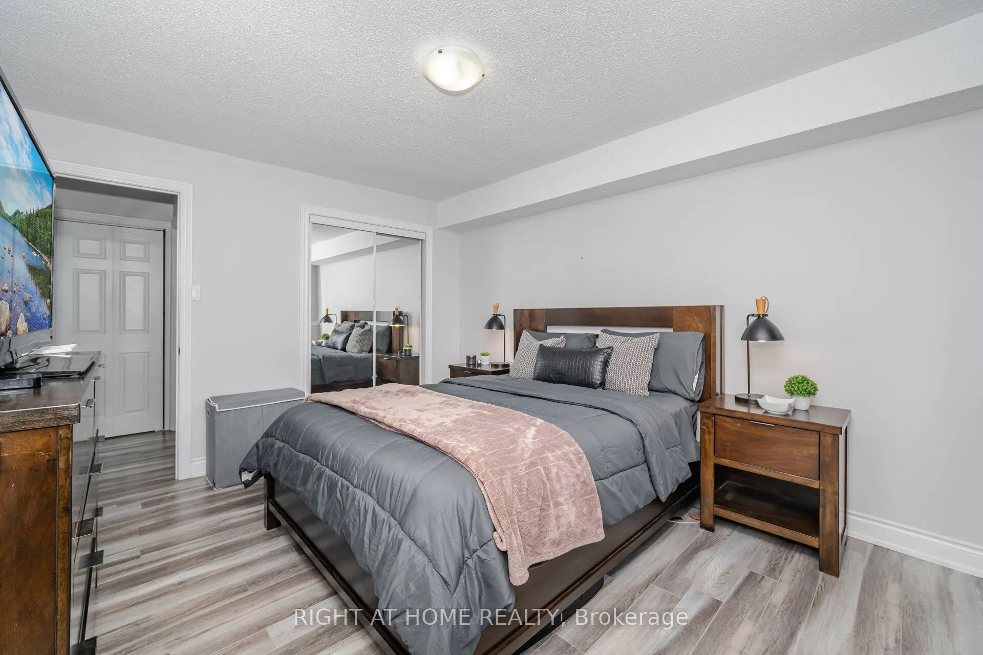 3590 Kaneff Crescent, #1209