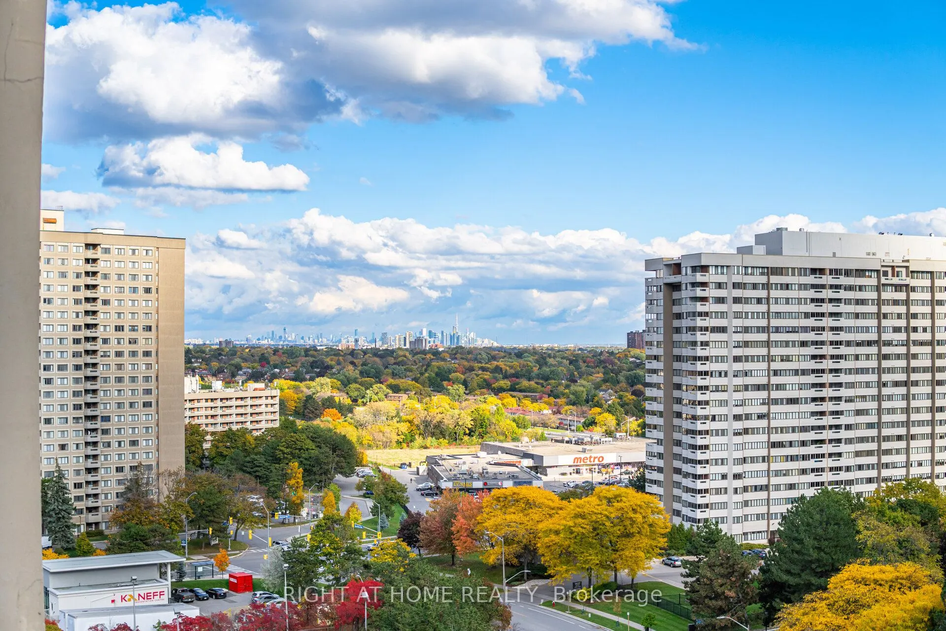 3590 Kaneff Crescent, #1209