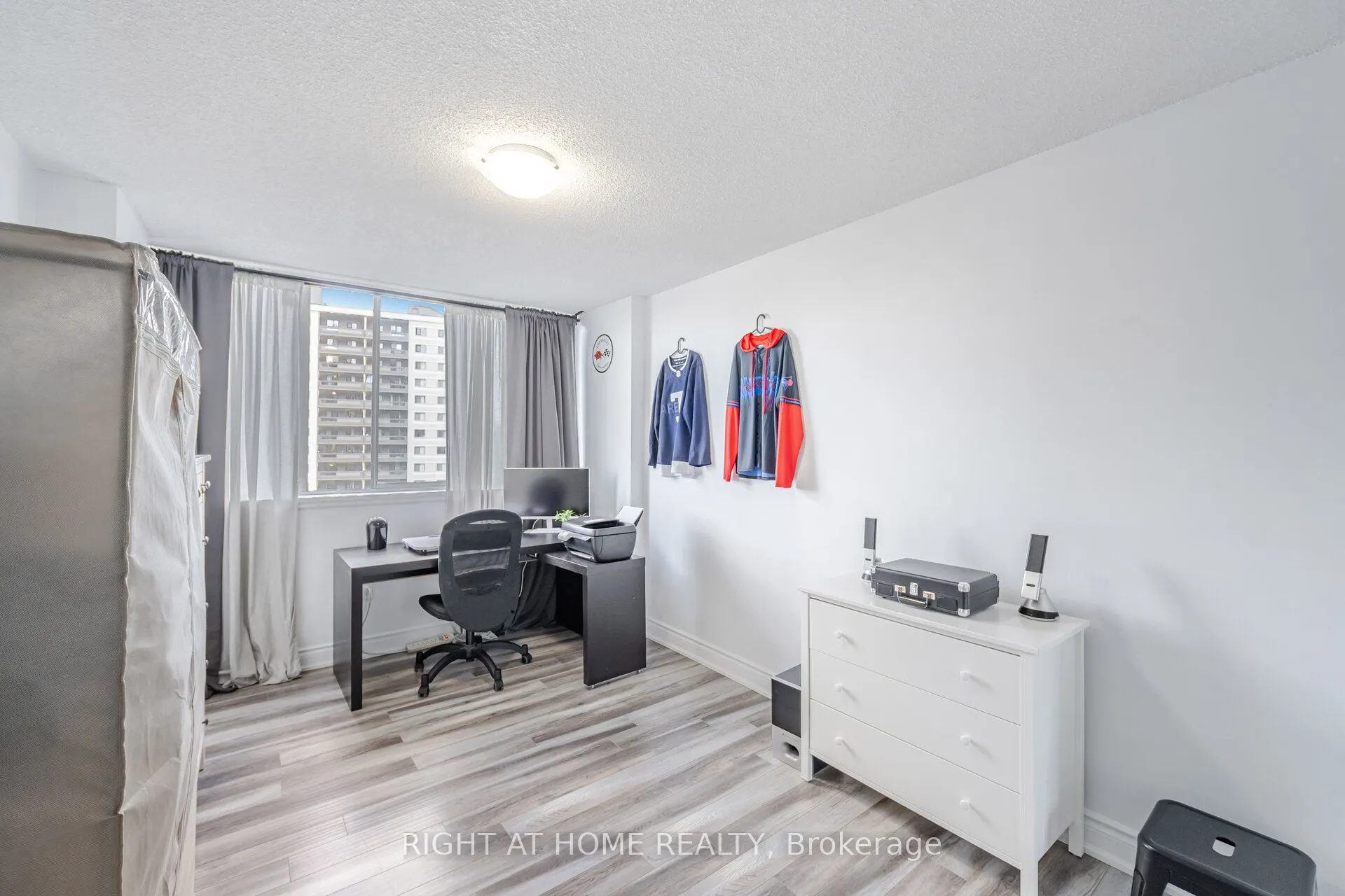 3590 Kaneff Crescent, #1209
