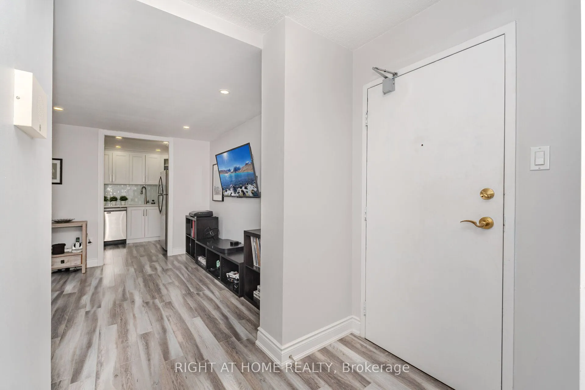 3590 Kaneff Crescent, #1209