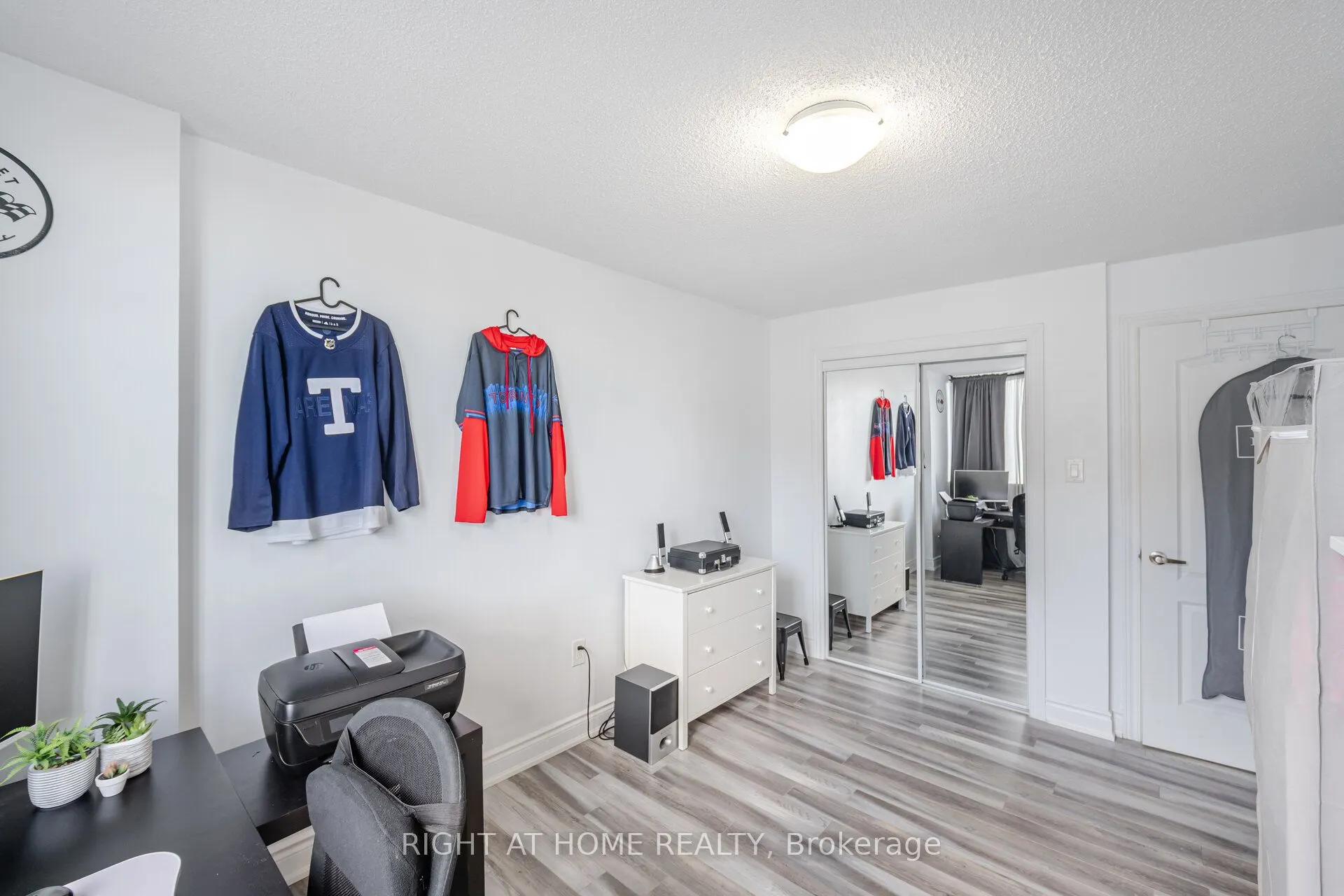 3590 Kaneff Crescent, #1209