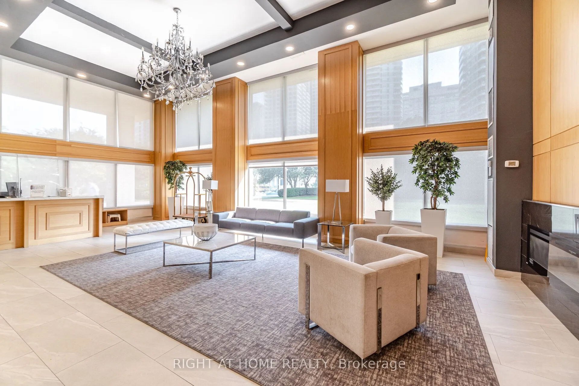 3590 Kaneff Crescent, #1209