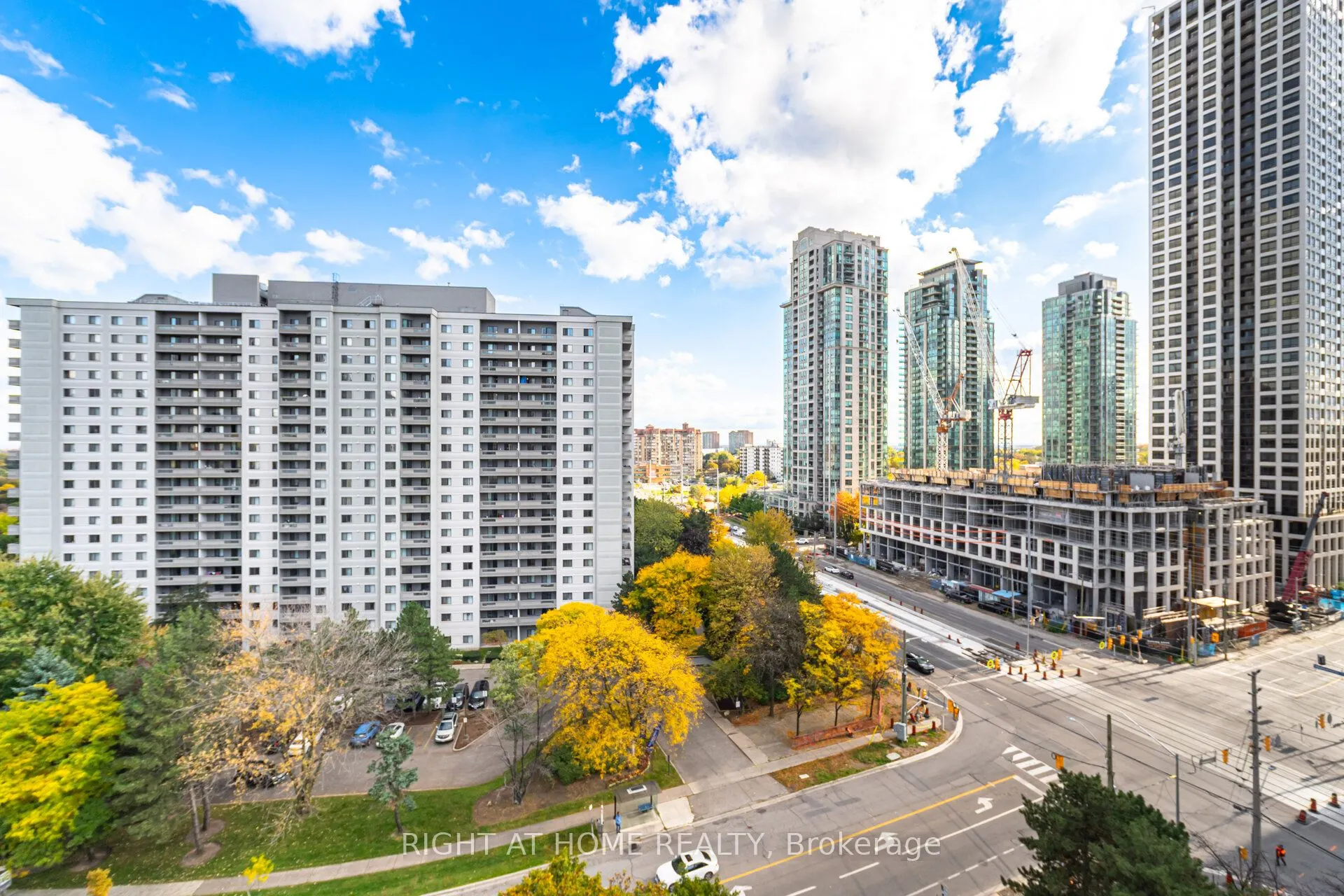 3590 Kaneff Crescent, #1209
